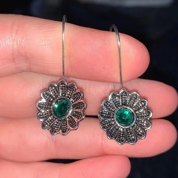 💚 Retro Unique BOHO Floral Drop Earrings 💚 - Picture 4 of 5